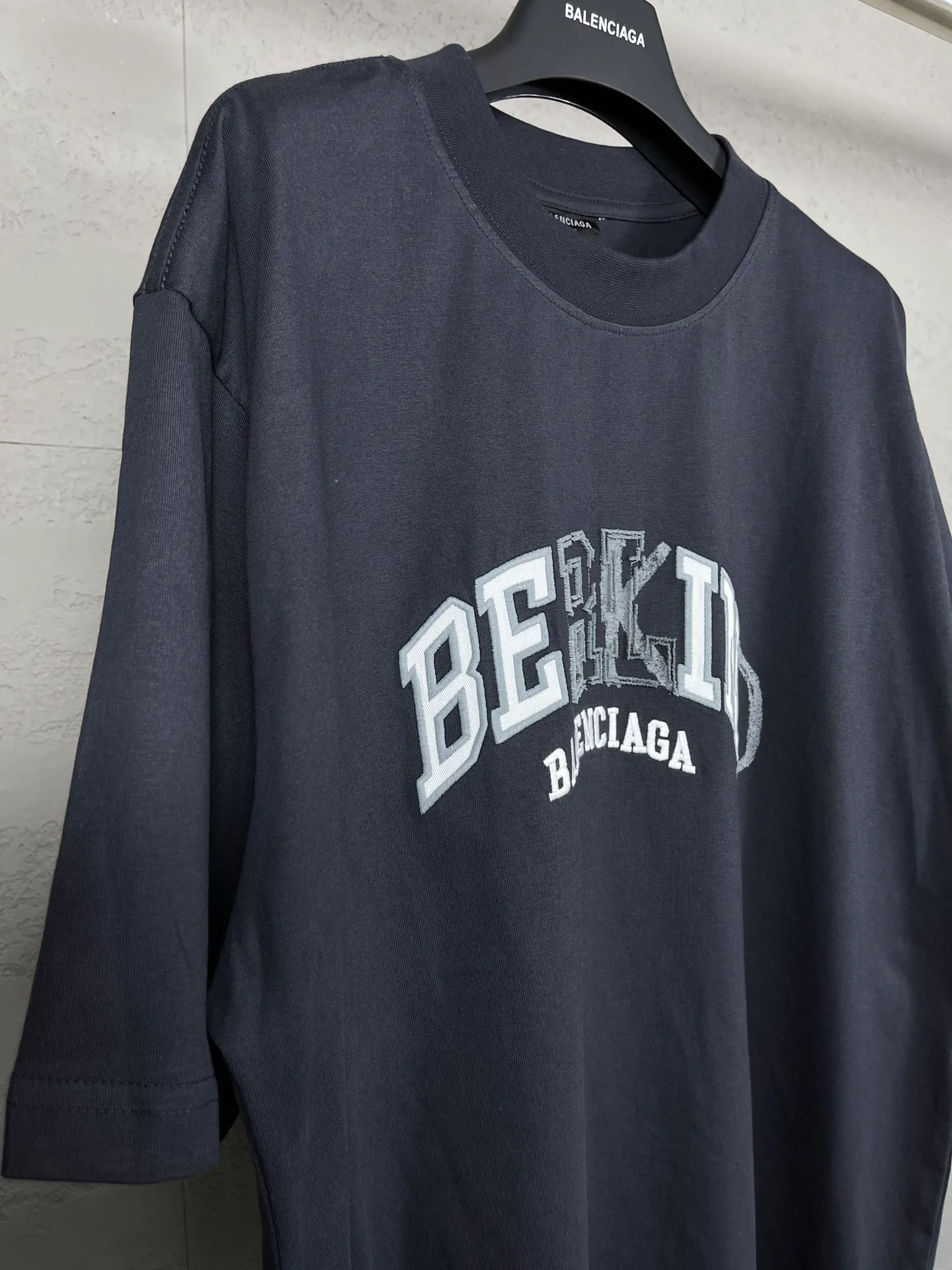 【 . Quality】BALENCI*GA/ BALENCI*GA#2024 New Arrival，Classic LOGO . T . 。 Authentic 。 ！ ZP . 260 ， . . . . Color Change。 。 。 12W ， ， . ， 。 OS . Same Style ：BL 223212 ：Dark Blue . Gray Size：XS L